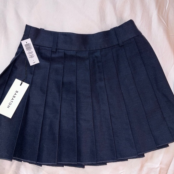 Aritzia Dormer pleated skirt size 0 (fits like size 4) - Picture 1 of 6